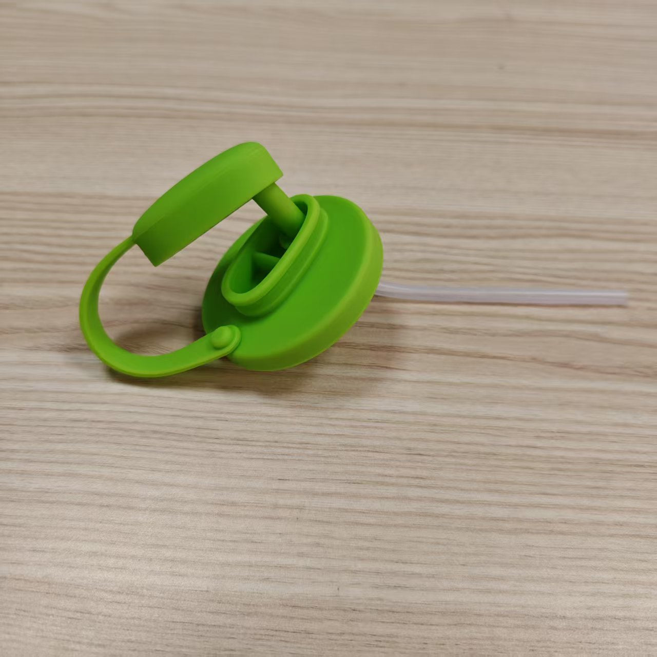 Spill-proof lid and straw