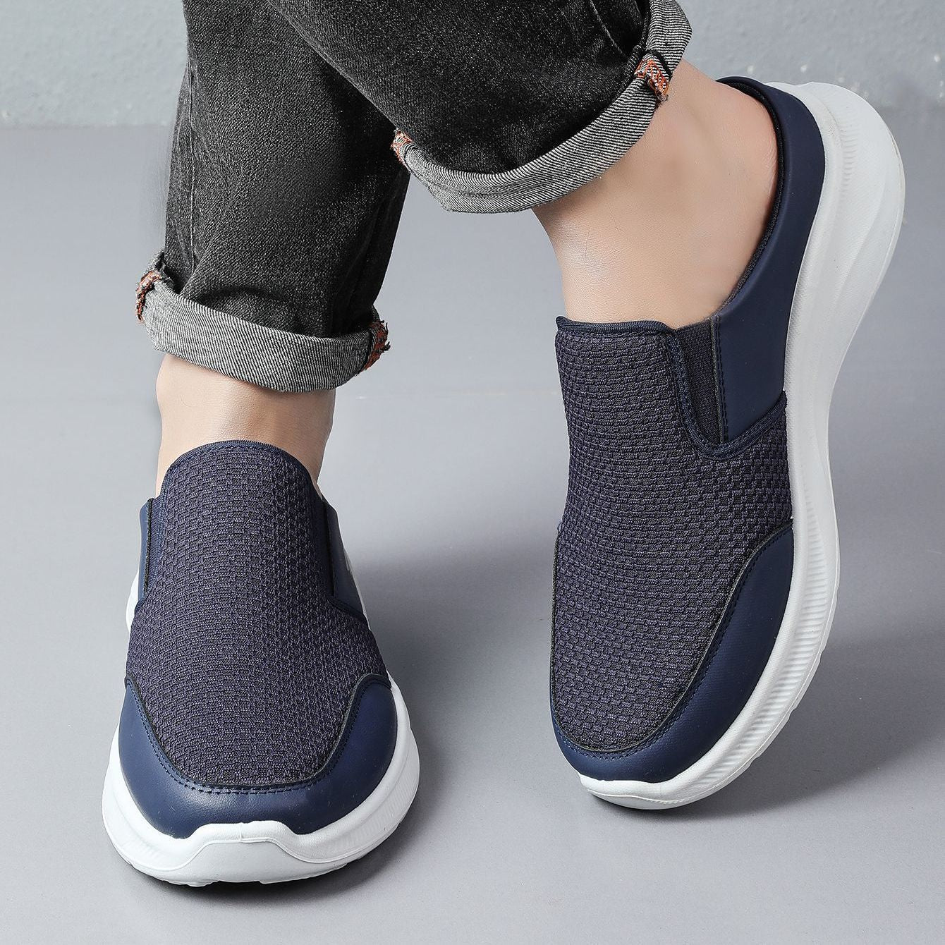 Men's slip-on shoes with fly-knit mesh uppers