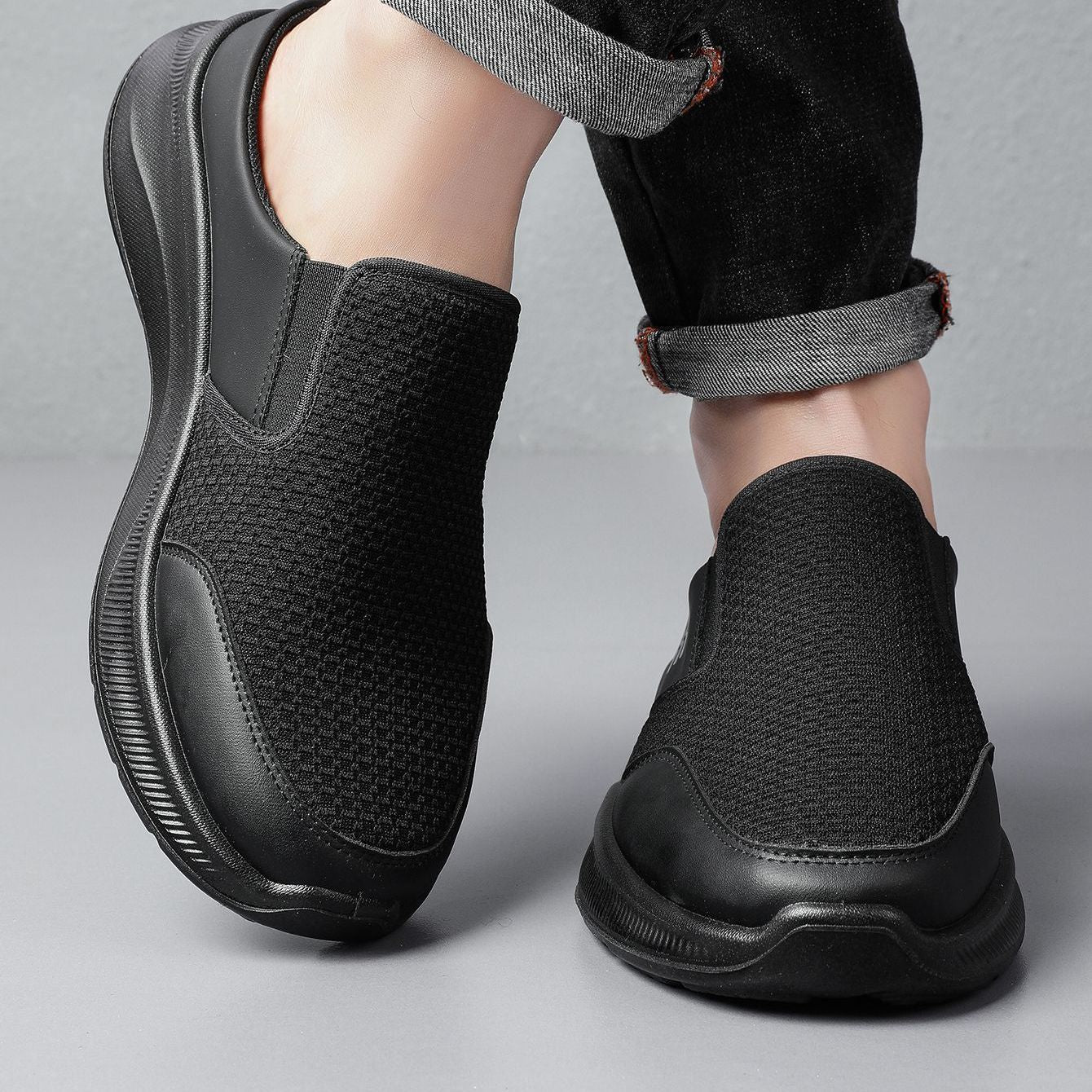Men's slip-on shoes with fly-knit mesh uppers
